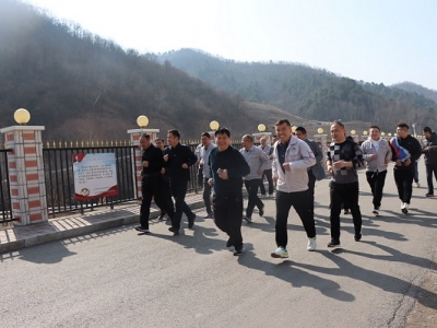 �V�I��˾�_չ��ԽҰِ���